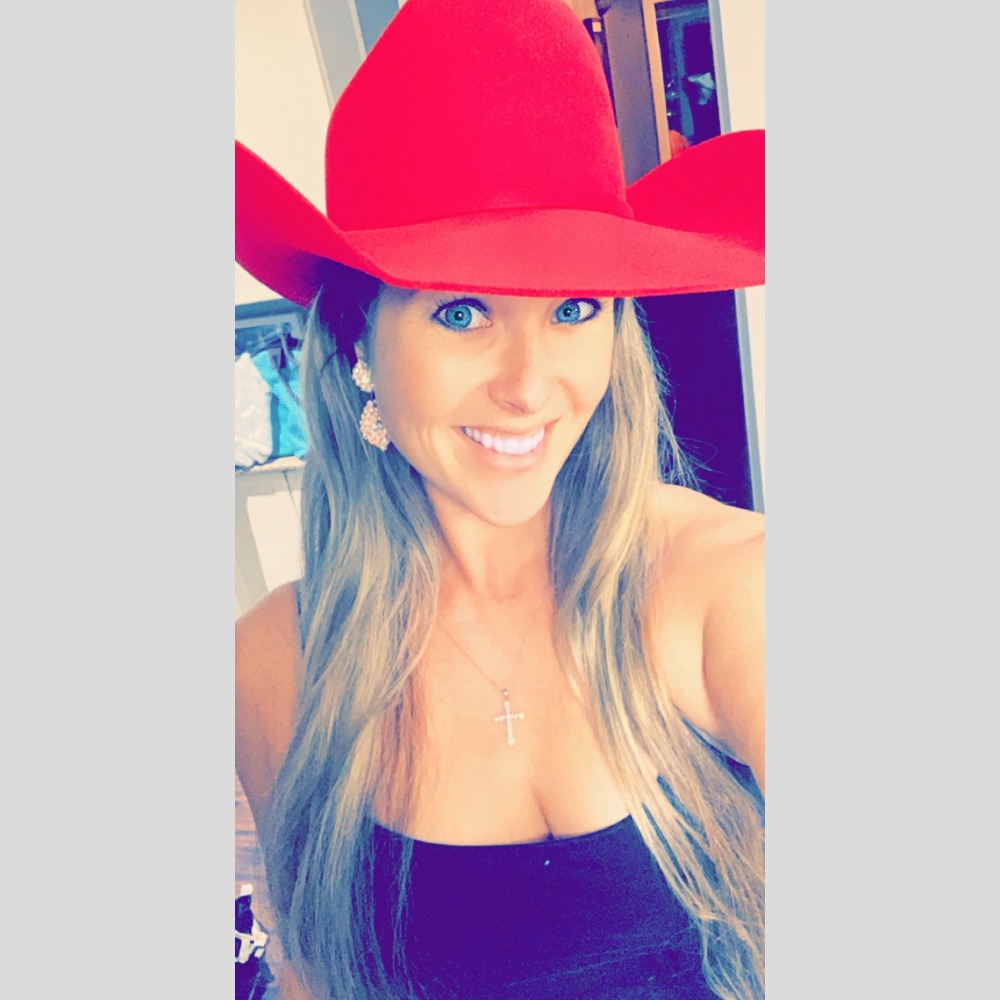 Meet your Posher, Elaine